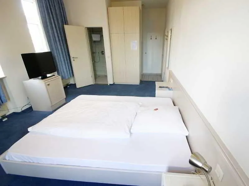 Hotel Neuwirtshaus Stuttgart 3*,
